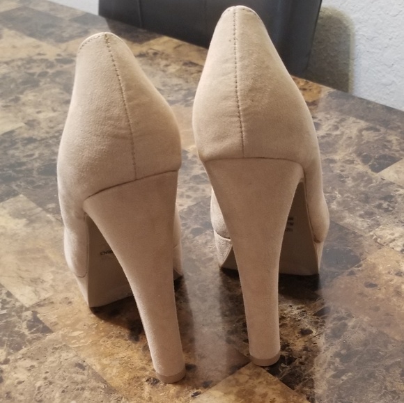 Heels - Picture 3 of 4